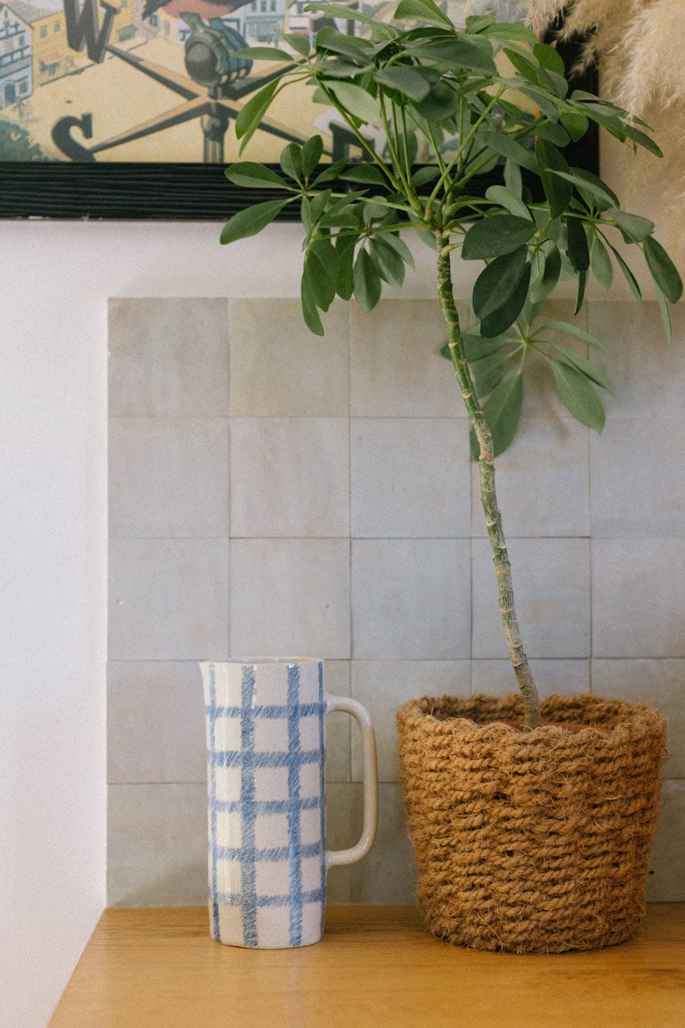 Ceramic pitcher: the return of the water jug